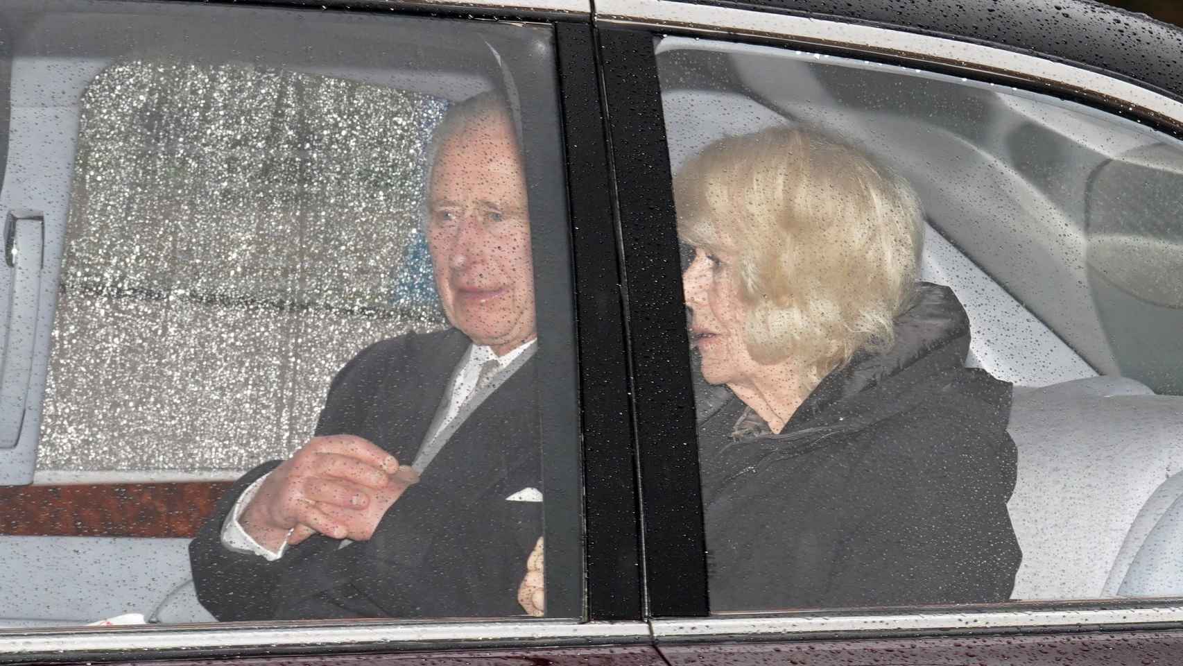 El rey Carlos III y Camila en su llegada a Clarence House.