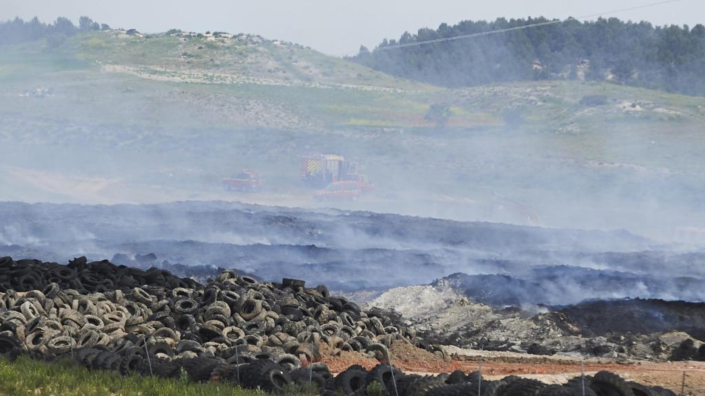 Imagen tomada en 2016 durante el incendio de un vertedero ilegal de neumáticos en Seseña.