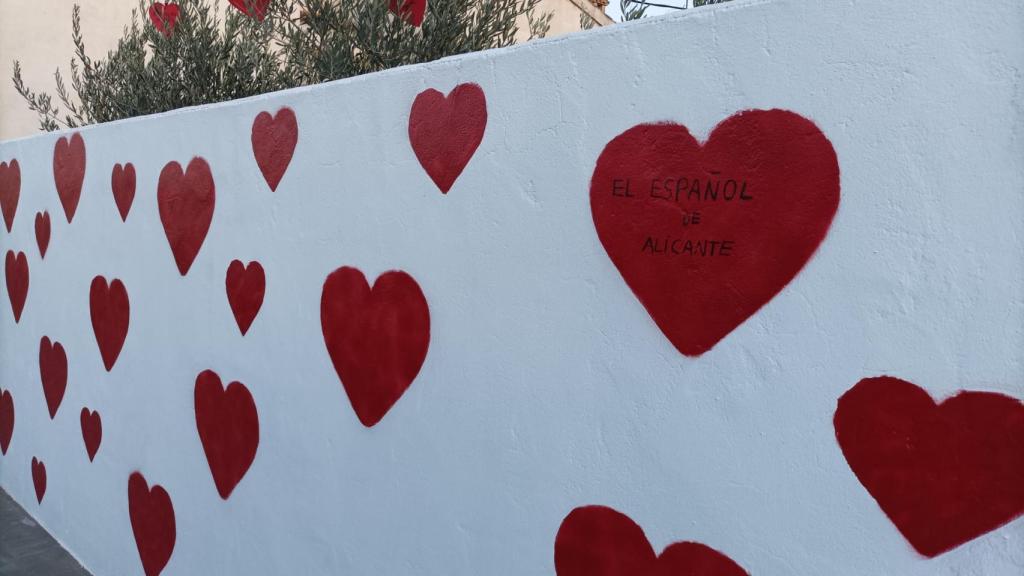 La dedicatoria que el vecino ha hecho al periódico EL ESPAÑOL de Alicante.