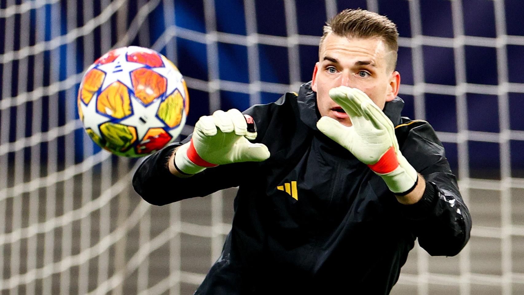 Lunin, en Alemania antes del partido ante el Leipzig.