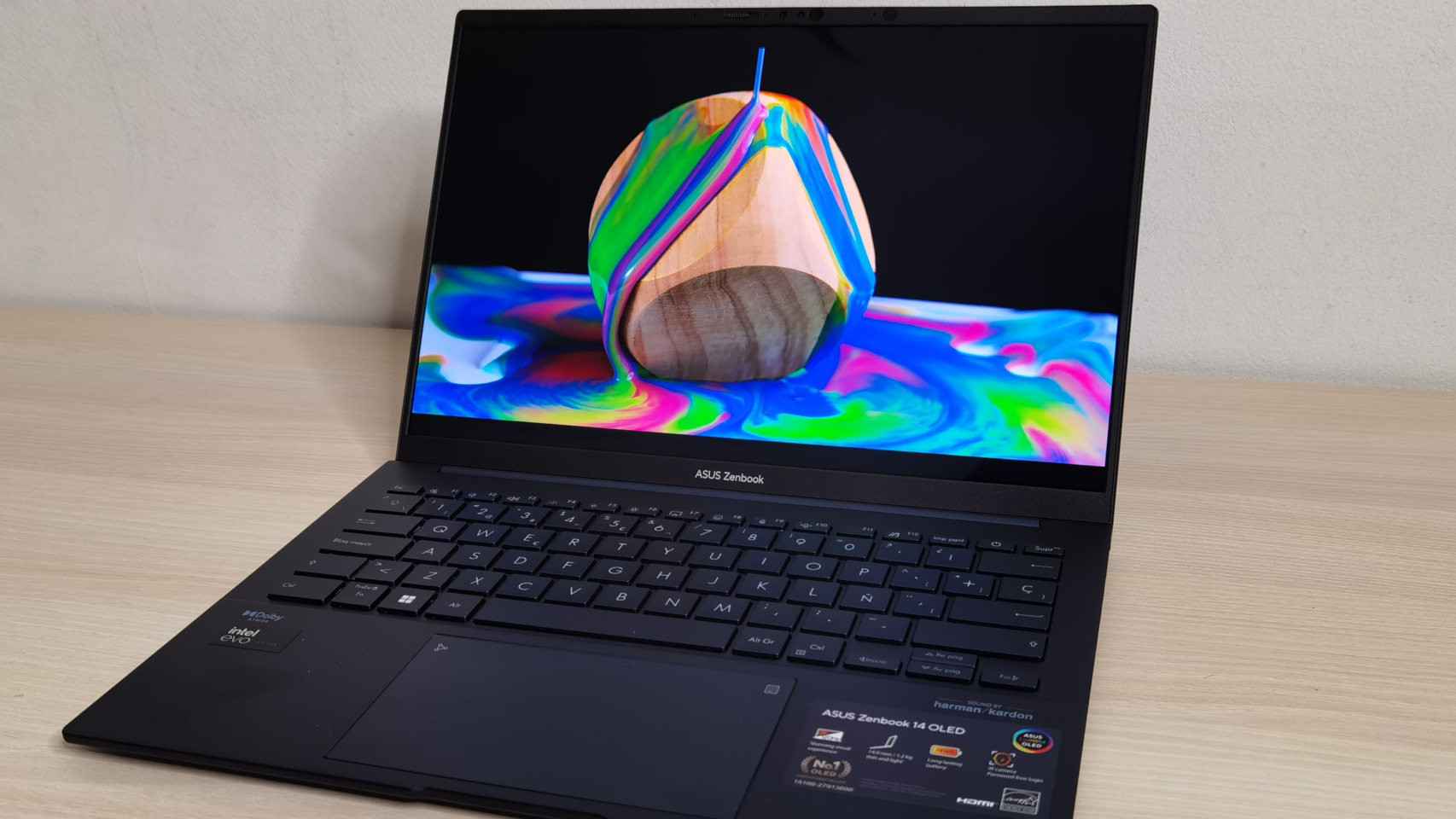 La pantalla OLED del ASUS ZenBook 14 es un motivo de peso para su compra