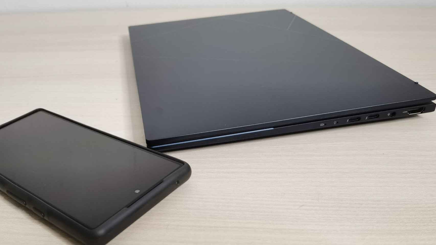 El ASUS ZenBook 14 es un portátil elegante, fino y ligero