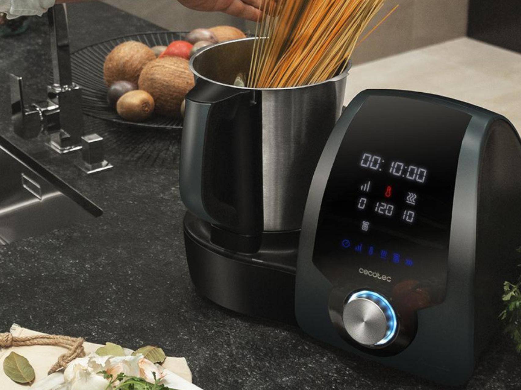 Este robot de cocina de Cecotec tiene 23 funciones diferentes y solo cuesta  169 euros