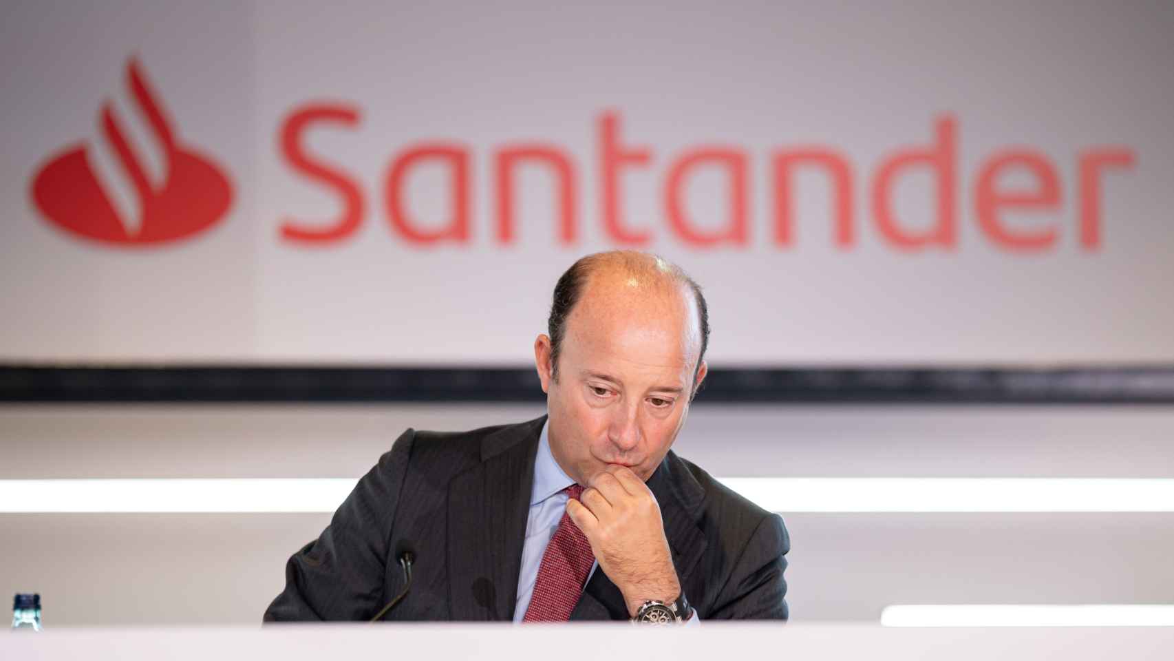 El director general de Comunicación, Marketing Corporativo y Estudios de Santander, Juan Manuel Cendoya, durante la presentación de los resultados del tercer trimestre del año del grupo, el pasado octubre.