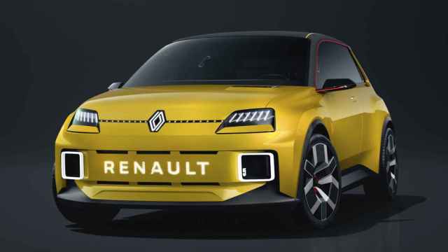 El Renault 5, un coche eléctrico de orientación urbana, se lanzará en este año 2024.