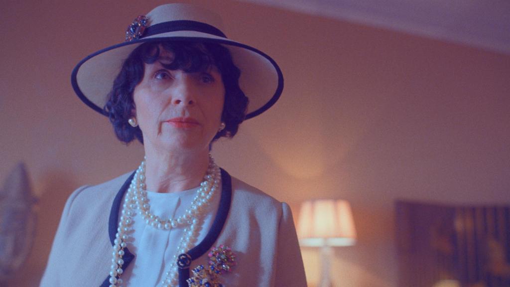 Juliette Binoche como Coco Chanel.
