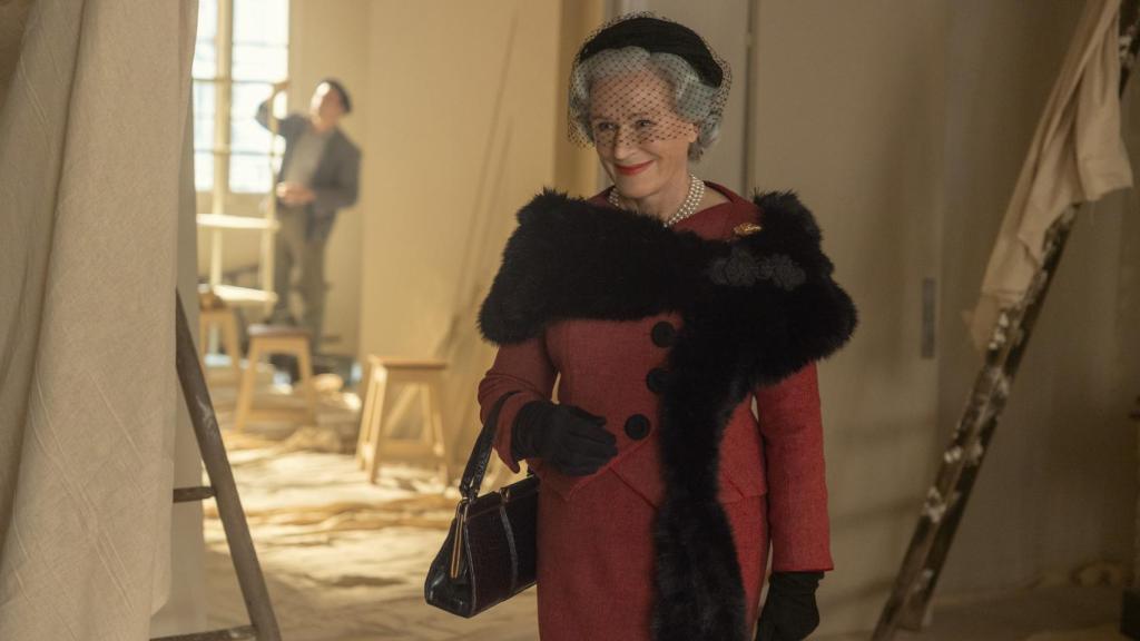 Glenn Close como Carmel Snow.