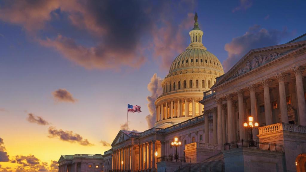Edificio del Capitolio de los Estados Unidos al atardecer, Washington DC, EE. UU.