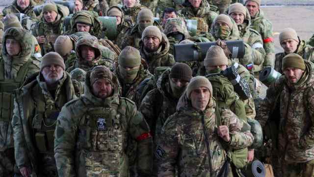 Los militares rusos parten hacia el frente en medio del conflicto entre Rusia y Ucrania.