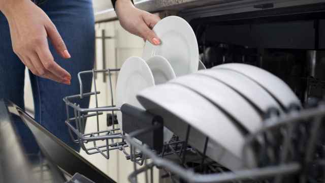 Adiós a lavar los platos en el fregadero: Ikea rebaja su lavavajillas más completo y que más triunfa en España