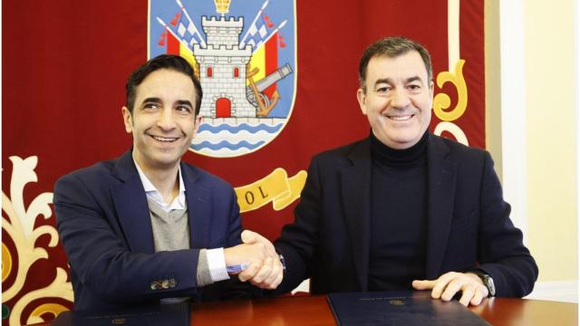Xunta y Ayuntamiento acuerdan mejorar las instalaciones deportivas en diez colegios de Ferrol