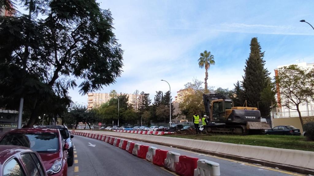 Los operarios trabajan en el tajo de calle Hilera.
