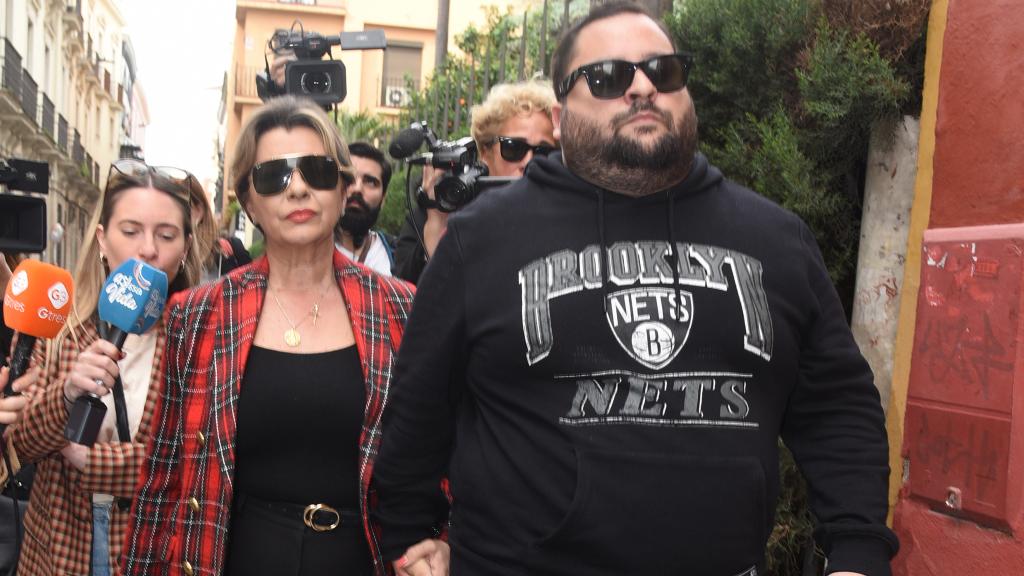 María José y Chema Tejado a la salida de misa.