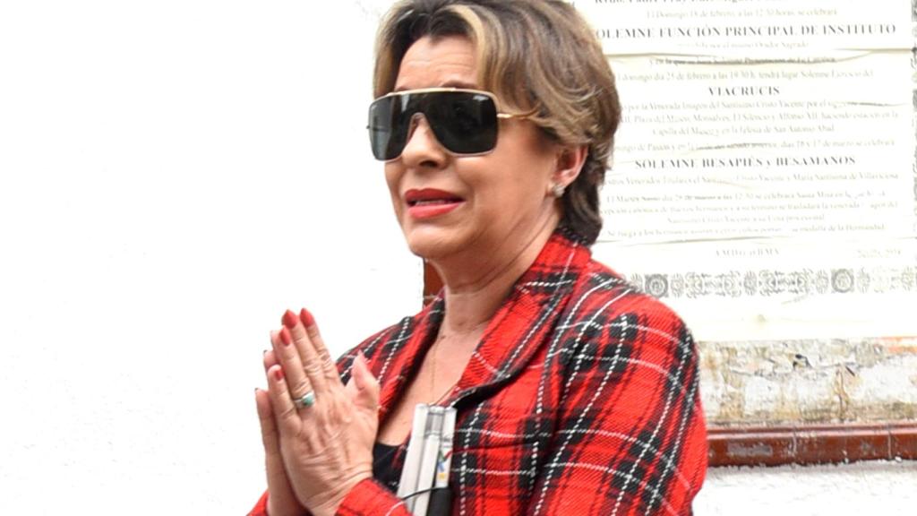 María José, madre de Antonio Tejado, a su salida de la iglesia de San Antonio Abad.