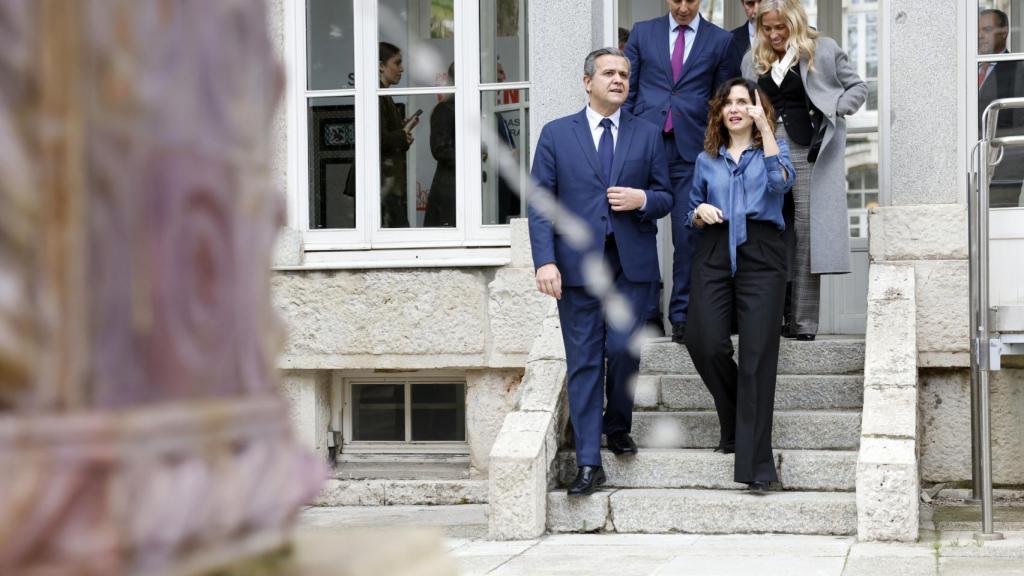 La presidenta de la Comunidad de Madrid y el consejero de Transportes.