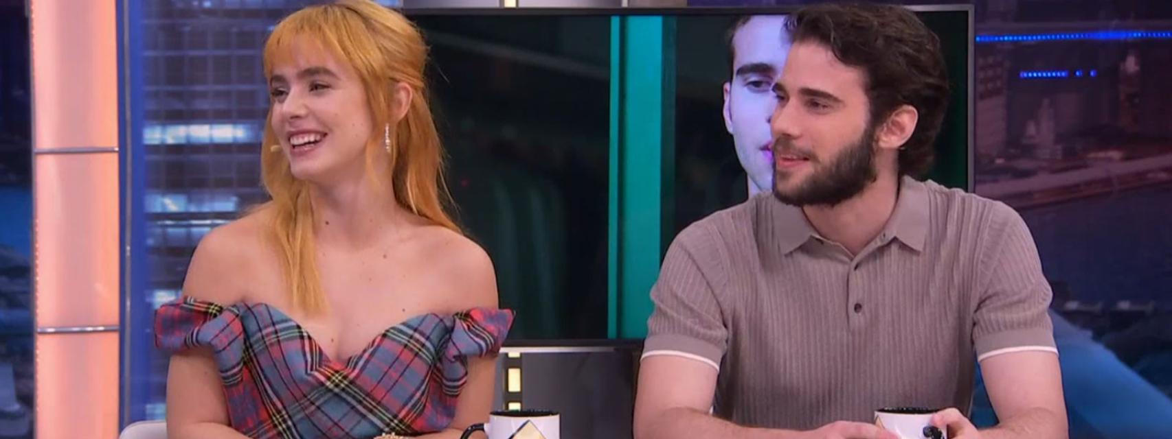 Julio Peña y Clara Galle explican cómo ruedan las escenas íntimas: “Tienes  que ponerte bien la pegatinita”