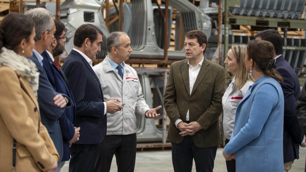 Mañueco entre el Almacén Logístico a Nissan Ávila