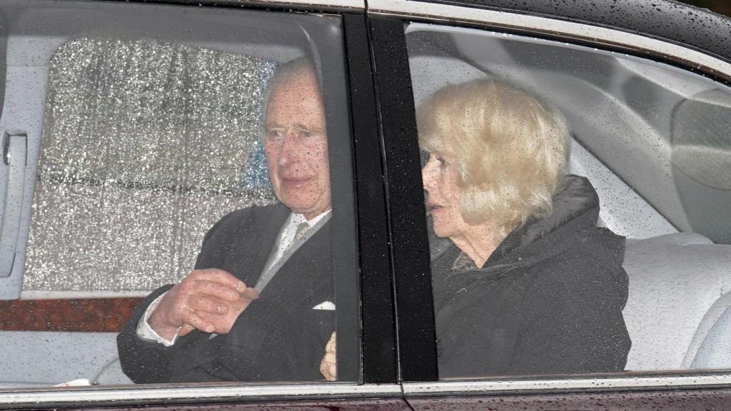 Carlos III y Camila tras abandonar Sandringham.