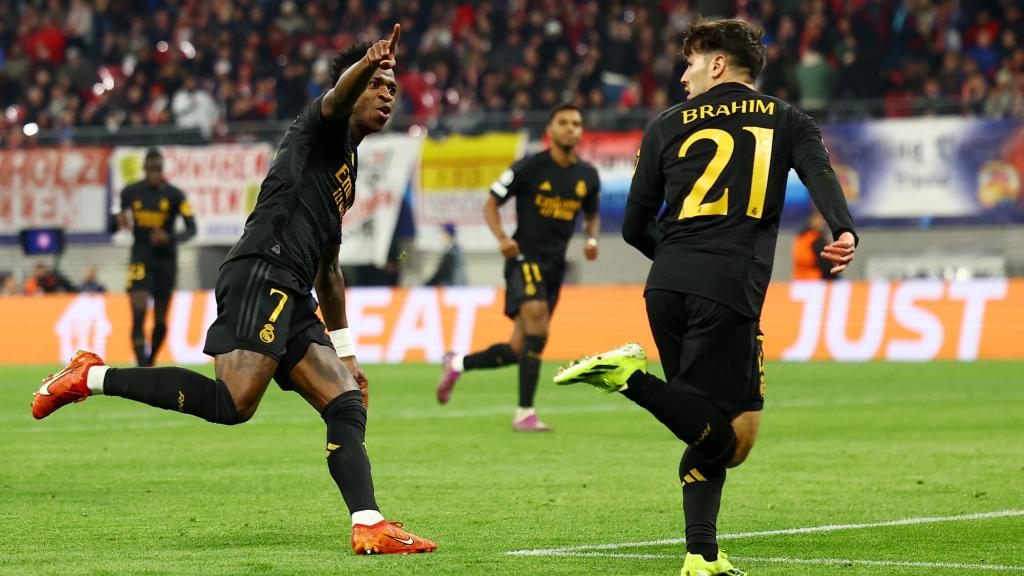 Brahim celebra con Vinicius su gol en la Champions League ante el RB Leipzig