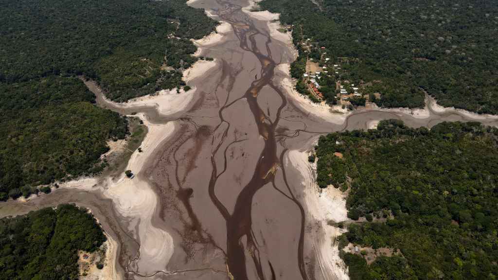 Imagen aérea del río Tumbira, en Brasil, afectado por la sequía. Bruno Kelly Reuters
