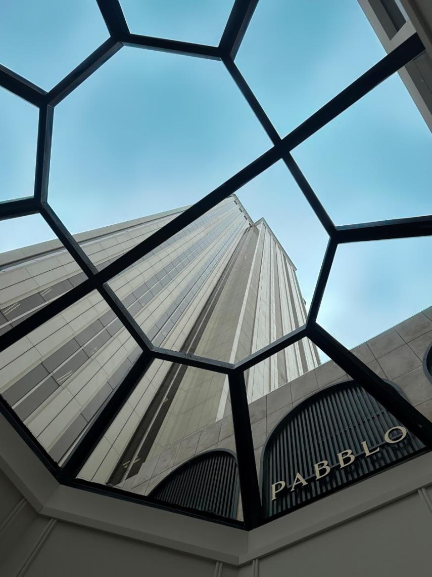 Pabblo se encuentra en la Torre Picasso.