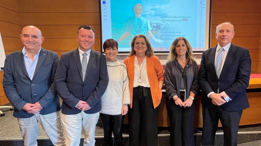 Participantes en el encuentro 'Hipertermia Oncológica: presente y futuro en el tratamiento del cáncer'.