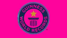 Montaje MAGAS símbolo récord Guinness.