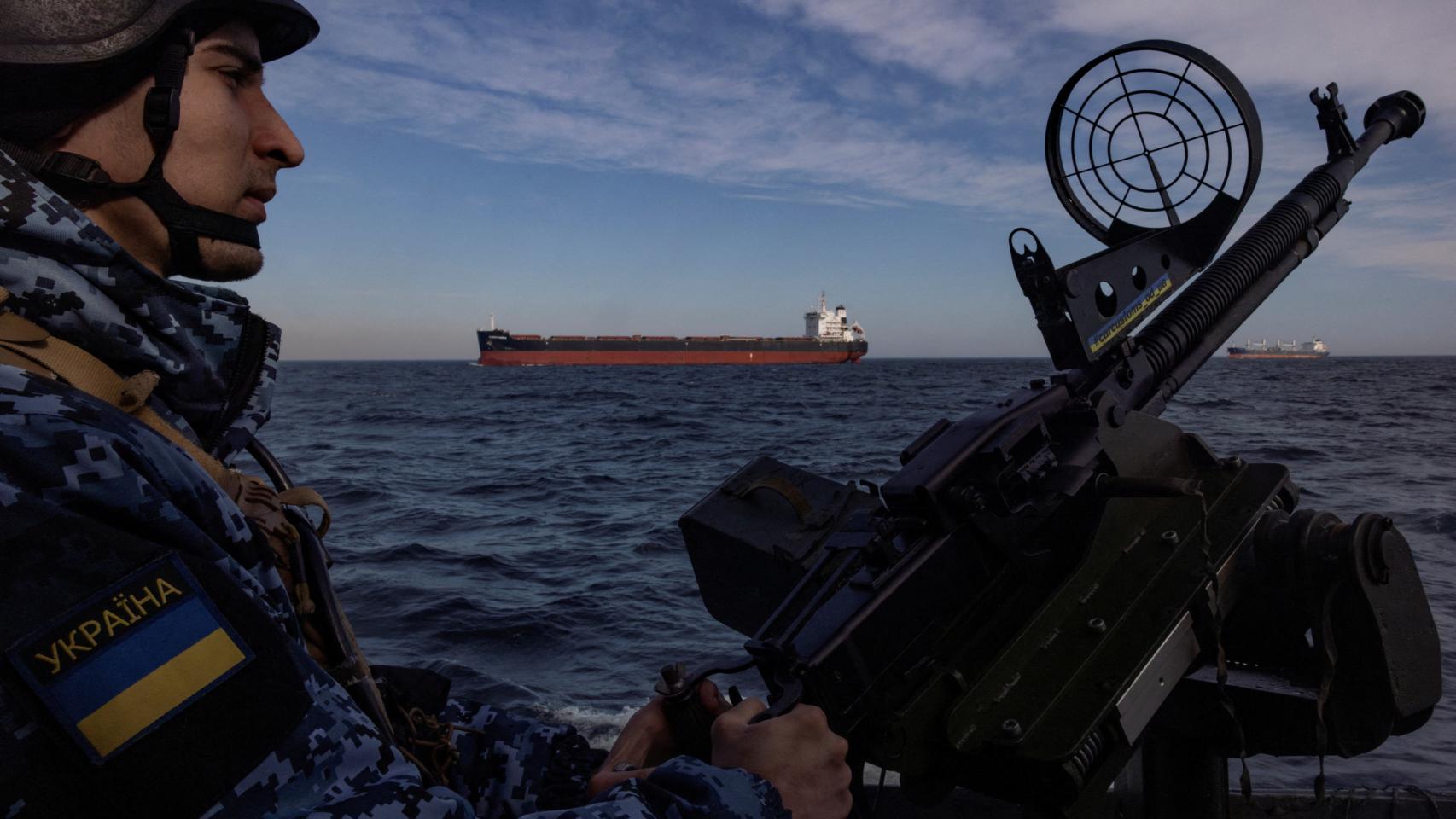 Una patrulla de la guardia costera ucraniana en el corredor del grano en el Mar Negro.