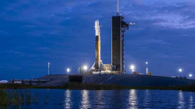 Cohete Falcon 9 preparado para lanzar el módulo Nova -C de Intuitive Machines