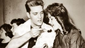 La historia real de Elvis y Priscilla, la muñeca viviente que se llevó a Graceland cuando tenía solo 15 años