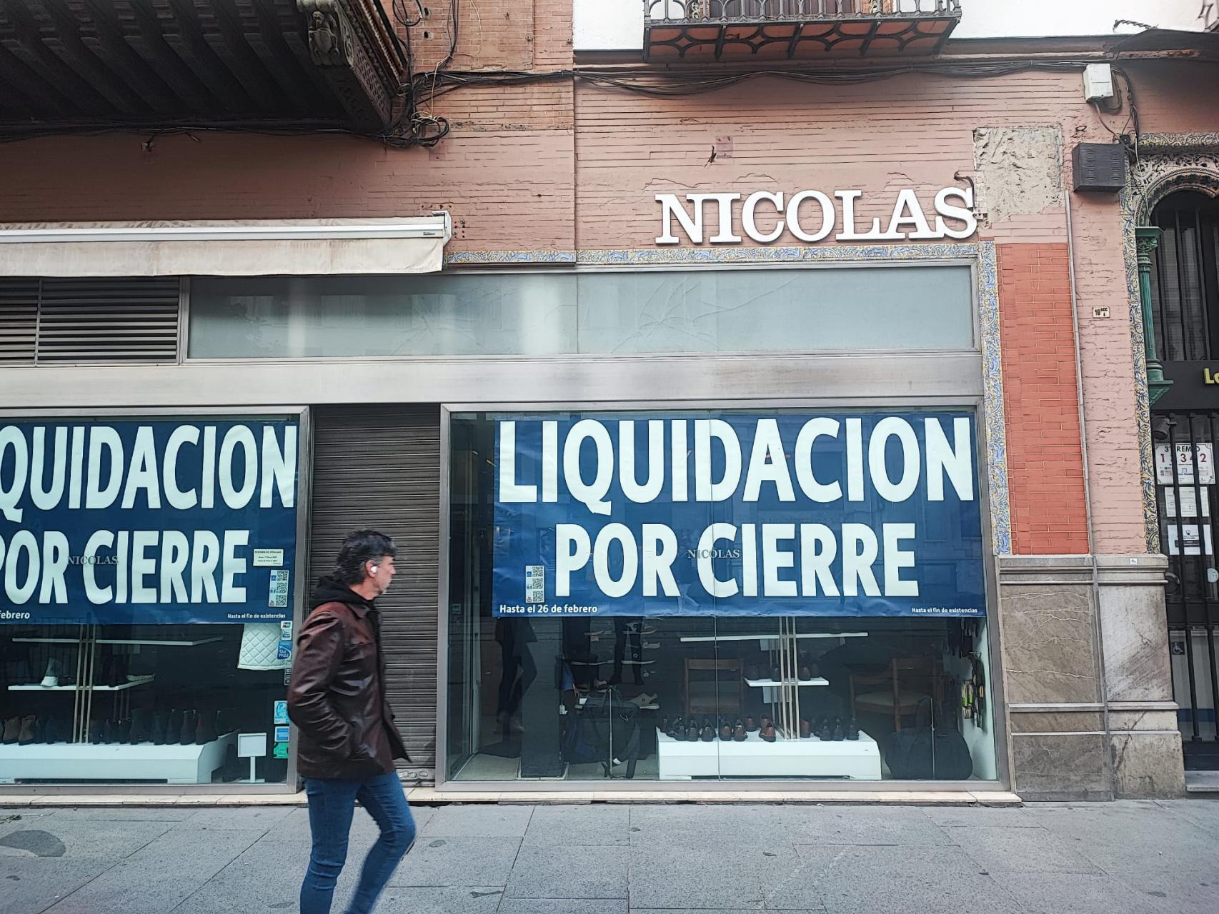 Cierra otro comercio hist rico de Sevilla la zapater a Nicol s