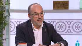 El conseller de Derechos Sociales de la Generalitat, Carles Campuzano, este jueves en una entrevista en La 2.