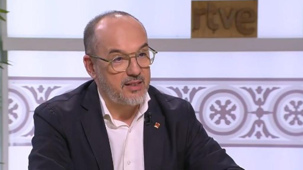 El conseller de Derechos Sociales de la Generalitat, Carles Campuzano, este jueves en una entrevista en La 2.