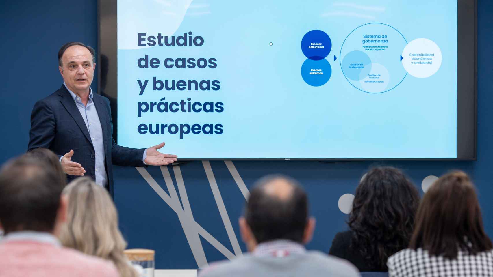 José Claramonte, director general de Facsa, durante la presentación del informe. EE