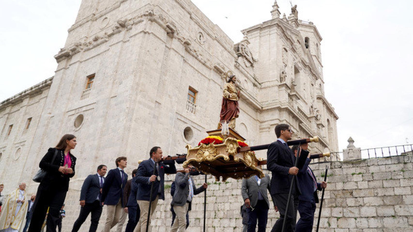 La Catedral de Valladolid viendo desfilar una procesión