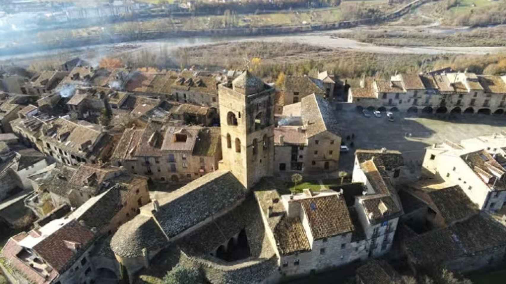 Imagen aérea del pueblo de Aínsa en Huesca