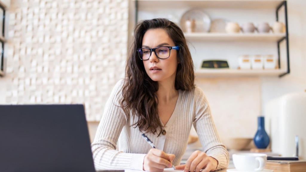 ¿Cuál es el motivo por el que los españoles tienen que hacer todos los años la declaración de la Renta?