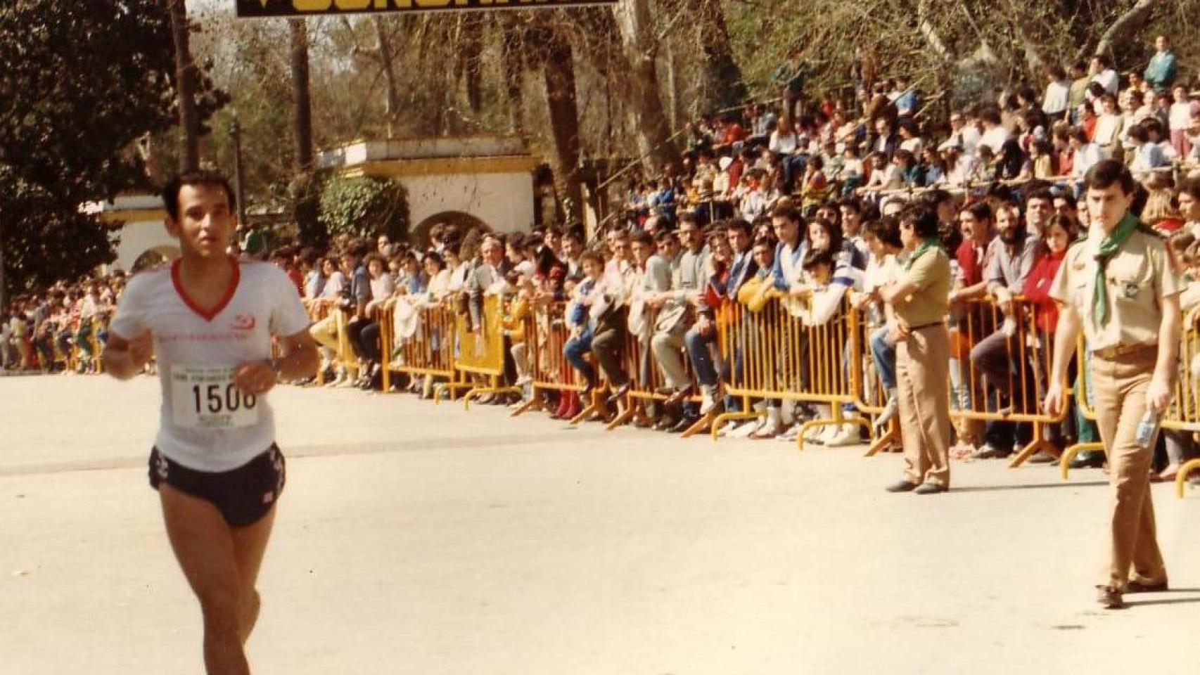 Julio Molina en el primer maratón de Sevilla.