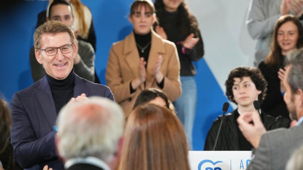 El líder del PP, Alberto Núñez Feijóo, este jueves en un mitin en Betanzos (A Coruña).