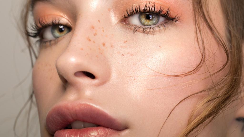 El 'plumping gloss', la tendencia en labiales que agranda tus labios sin  necesidad de pinchazos