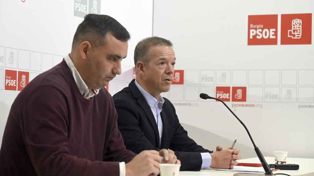 El diputado nacional Álvaro Morales y el senador Ander Gil dan una rueda de prensa sobre actualidad este jueves en Burgos