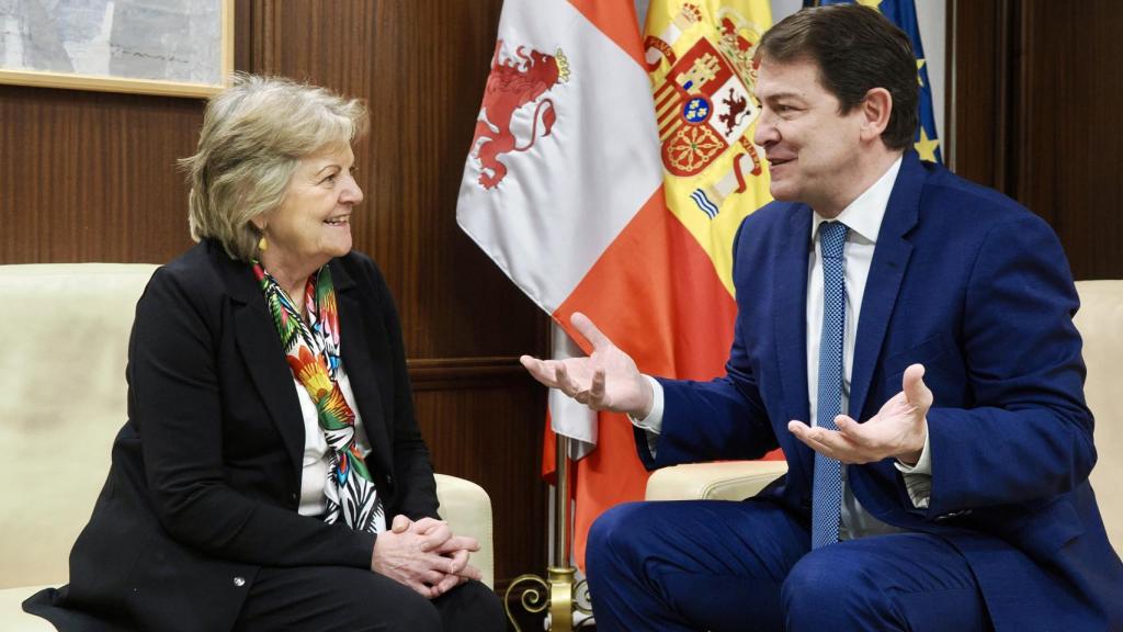 El presidente de la Junta, Alfonso Fernández Mañueco, en el encuentro con la comisaria de Cohesión y Reformas de la Unión Europea, Elisa Ferreira