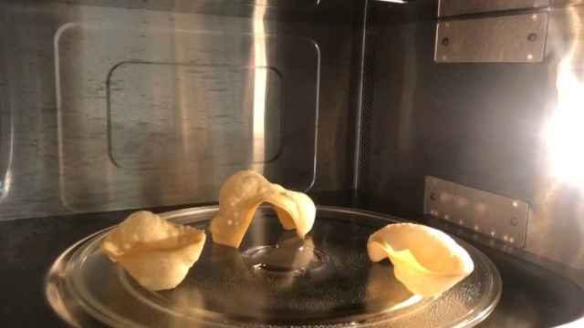 Cómo cocinar cortezas de trigo en el microondas