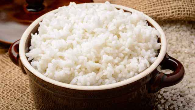 El sencillo truco para que el arroz  blanco no sepa a comida  de hospital
