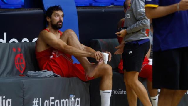 Llull se duele de su tobillo.