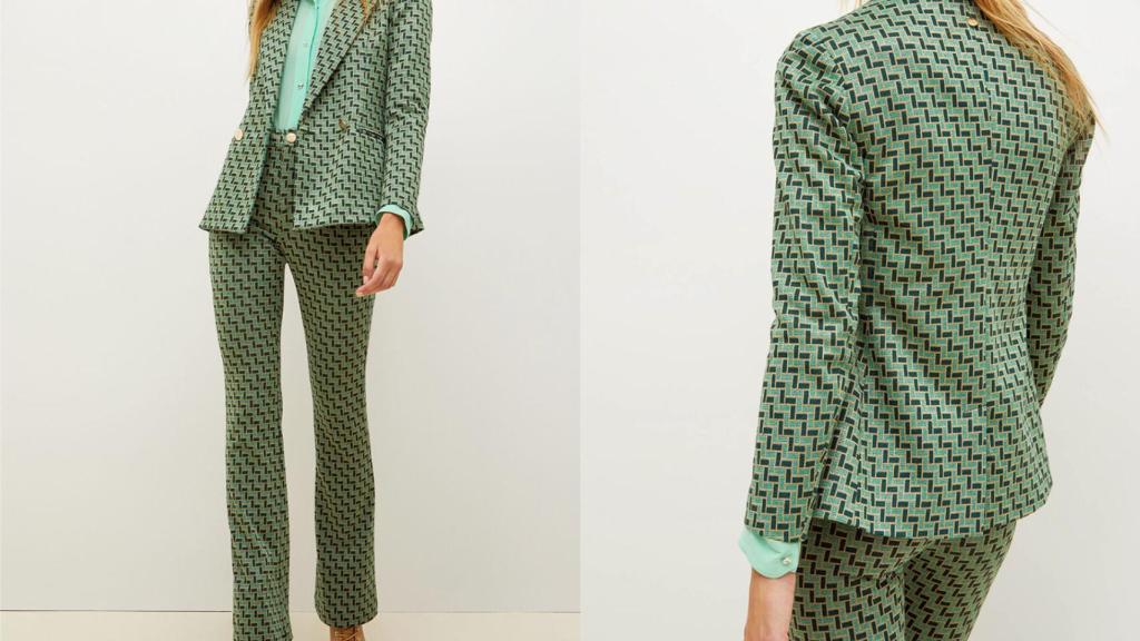 Traje estampado retro.