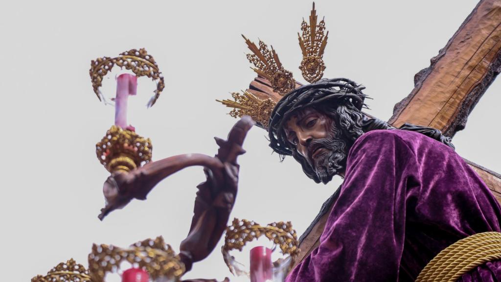 Paso de la Hermandad del Cerro del Águila por la plaza de la Campana, a 04 de abril del 2023.