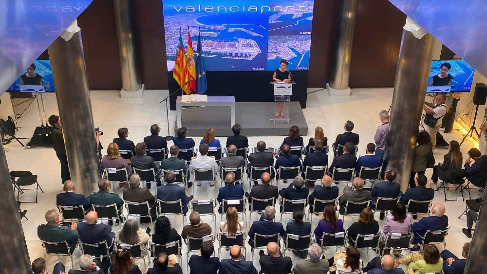 Mar Chao, presidenta de la Autoridad Portuaria de Valencia, en su toma de posesión. EE
