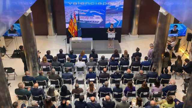 Mar Chao, presidenta de la Autoridad Portuaria de Valencia, en su toma de posesión. EE