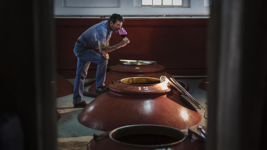 Rafael, cuarta generación de la familia Cañizares, ejerce como enólogo desde 1988.